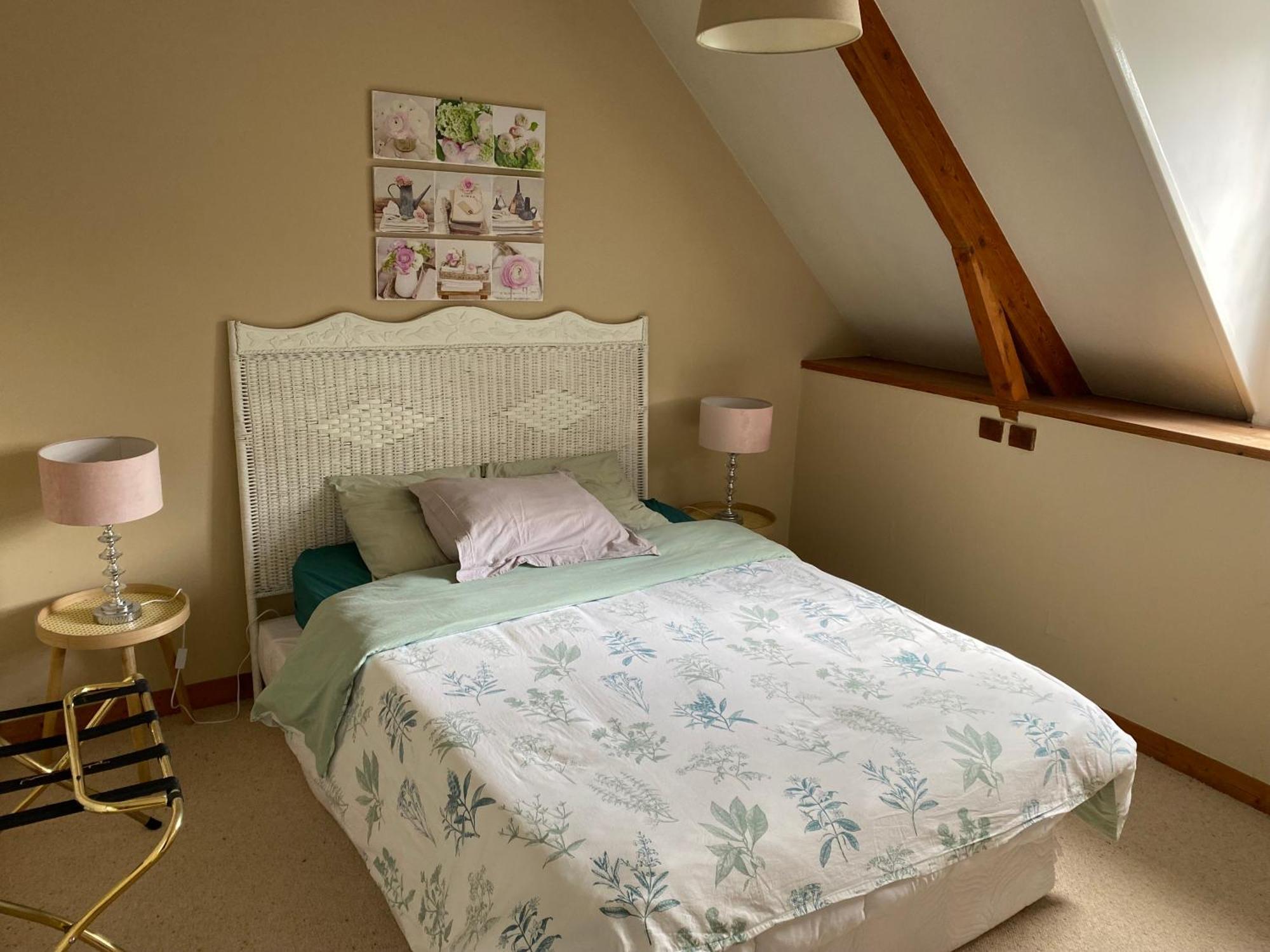 Chambre De Rose - Le Refuge Des Parachutistes - En Bordure Du Marais Neuville-au-Plain Luaran gambar